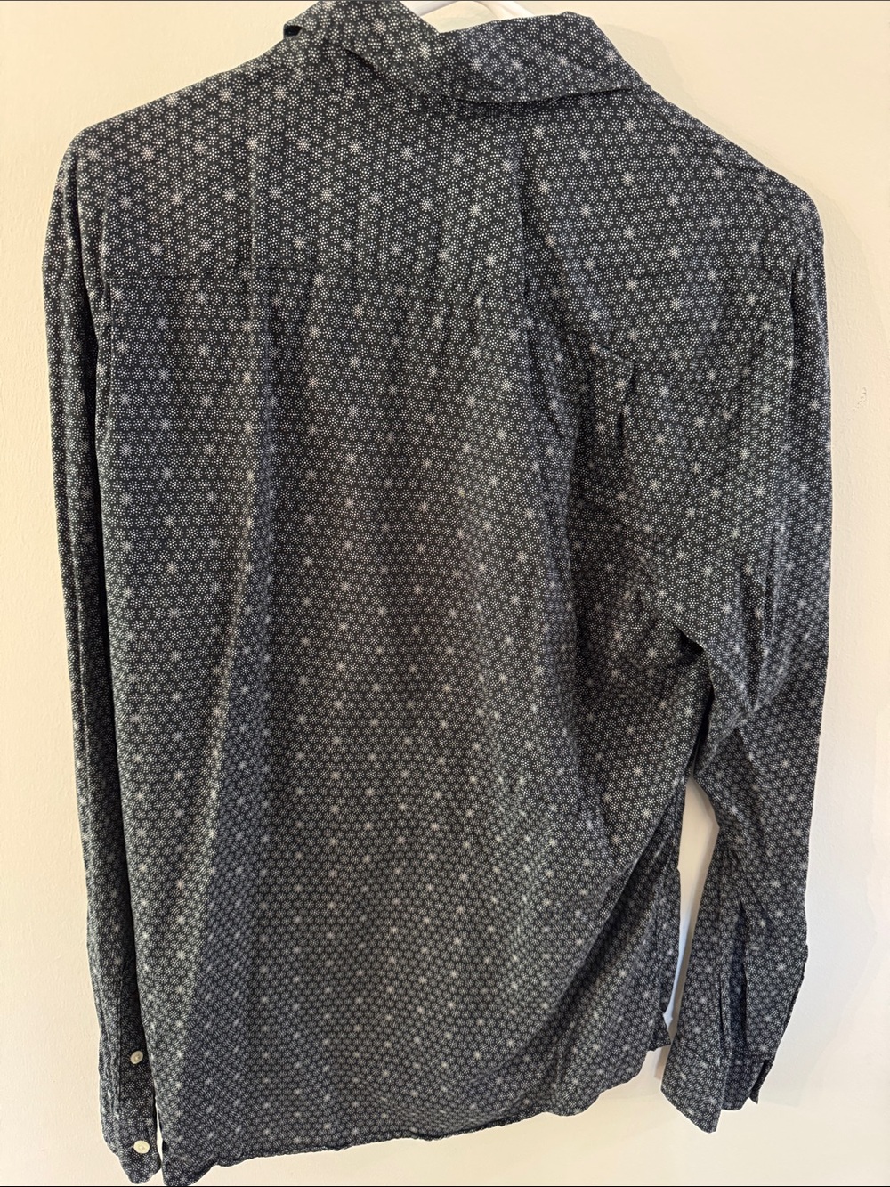 GAP Micro-Pattern Button-Down Shirt - Picture 2 of 4